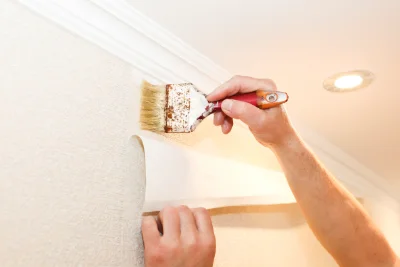 Pose de papier peint à Valaire — revêtements muraux et toiles de verre